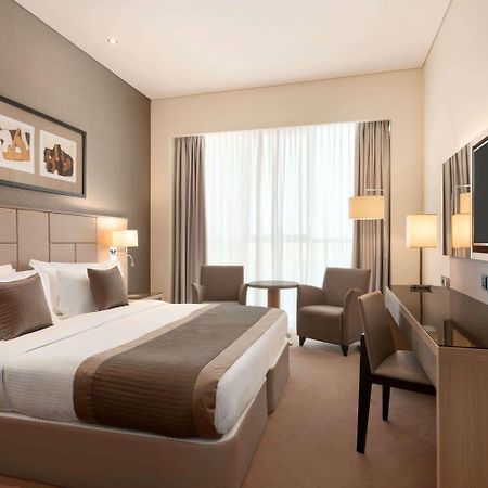 Tryp By Wyndham Abu Dhabi City Center Exterior photo