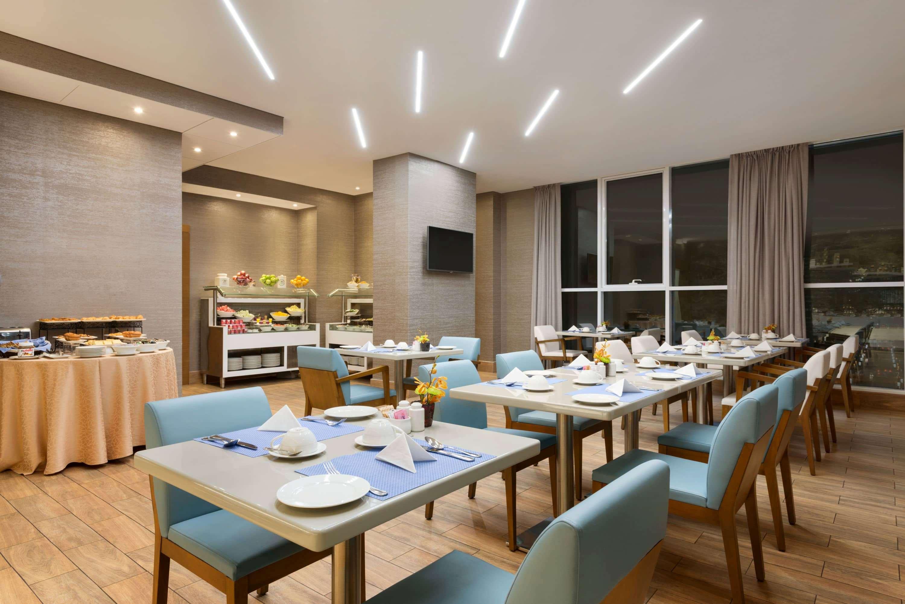 Tryp By Wyndham Abu Dhabi City Center Exterior photo