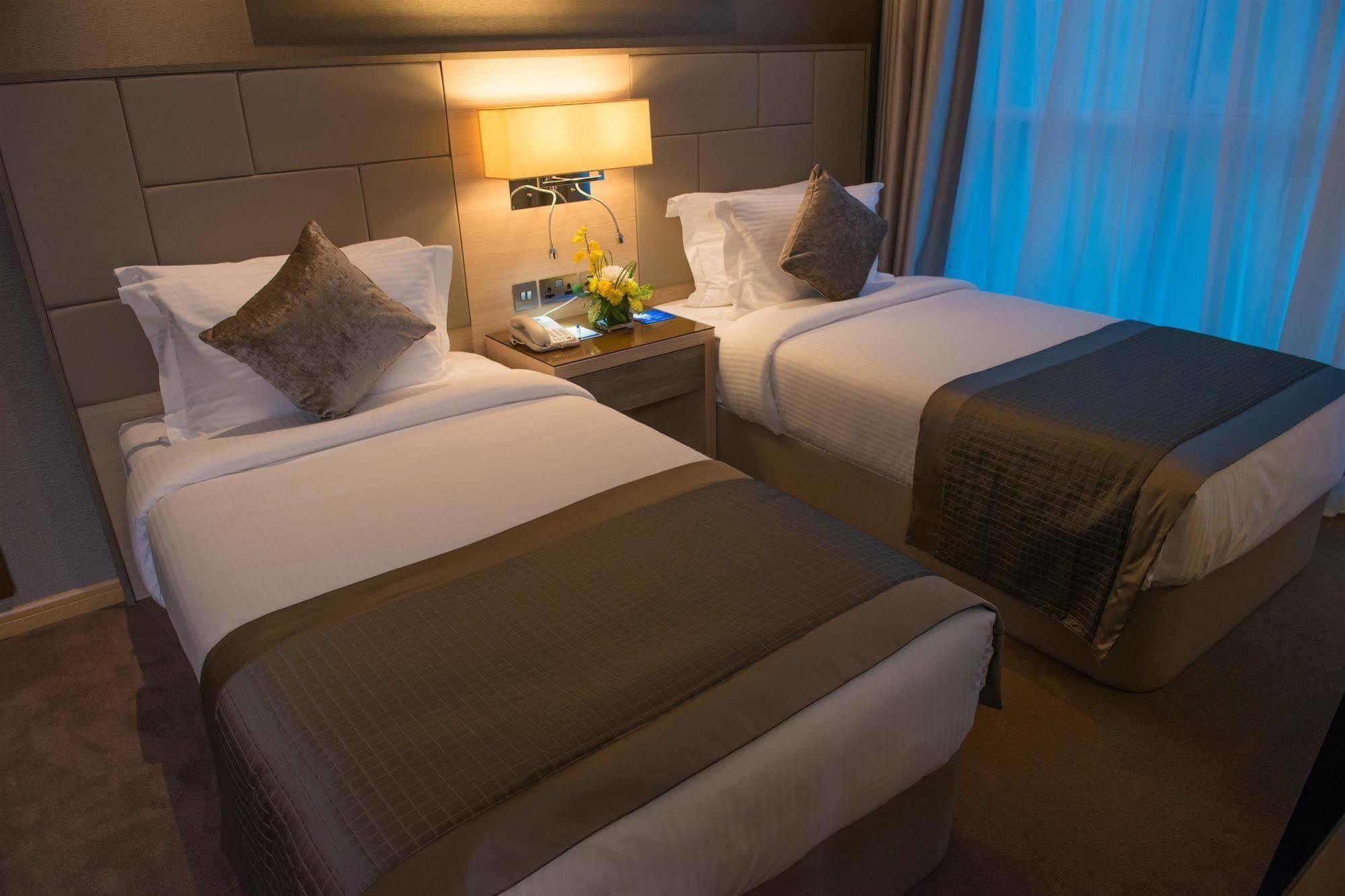 Tryp By Wyndham Abu Dhabi City Center Exterior photo