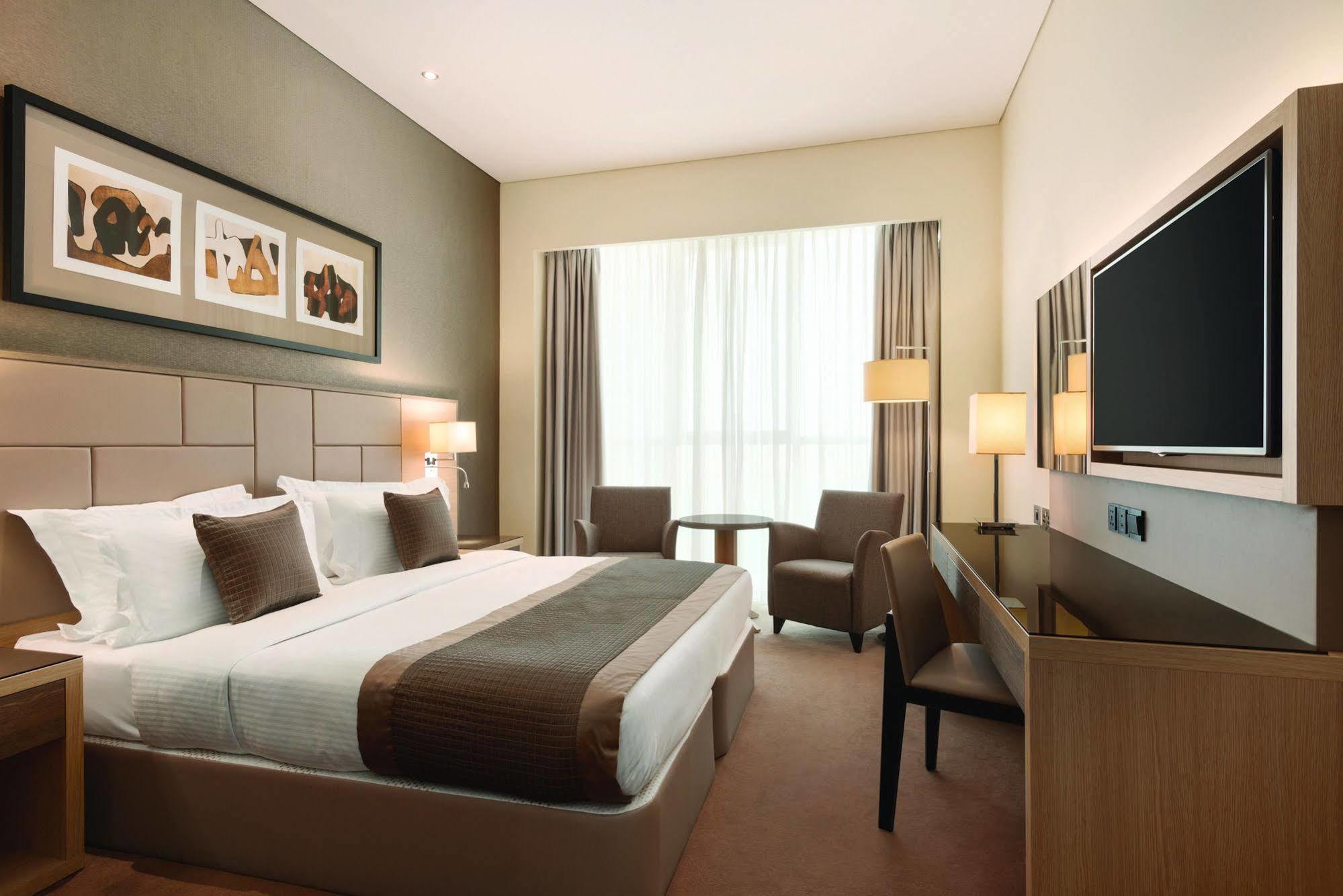 Tryp By Wyndham Abu Dhabi City Center Exterior photo