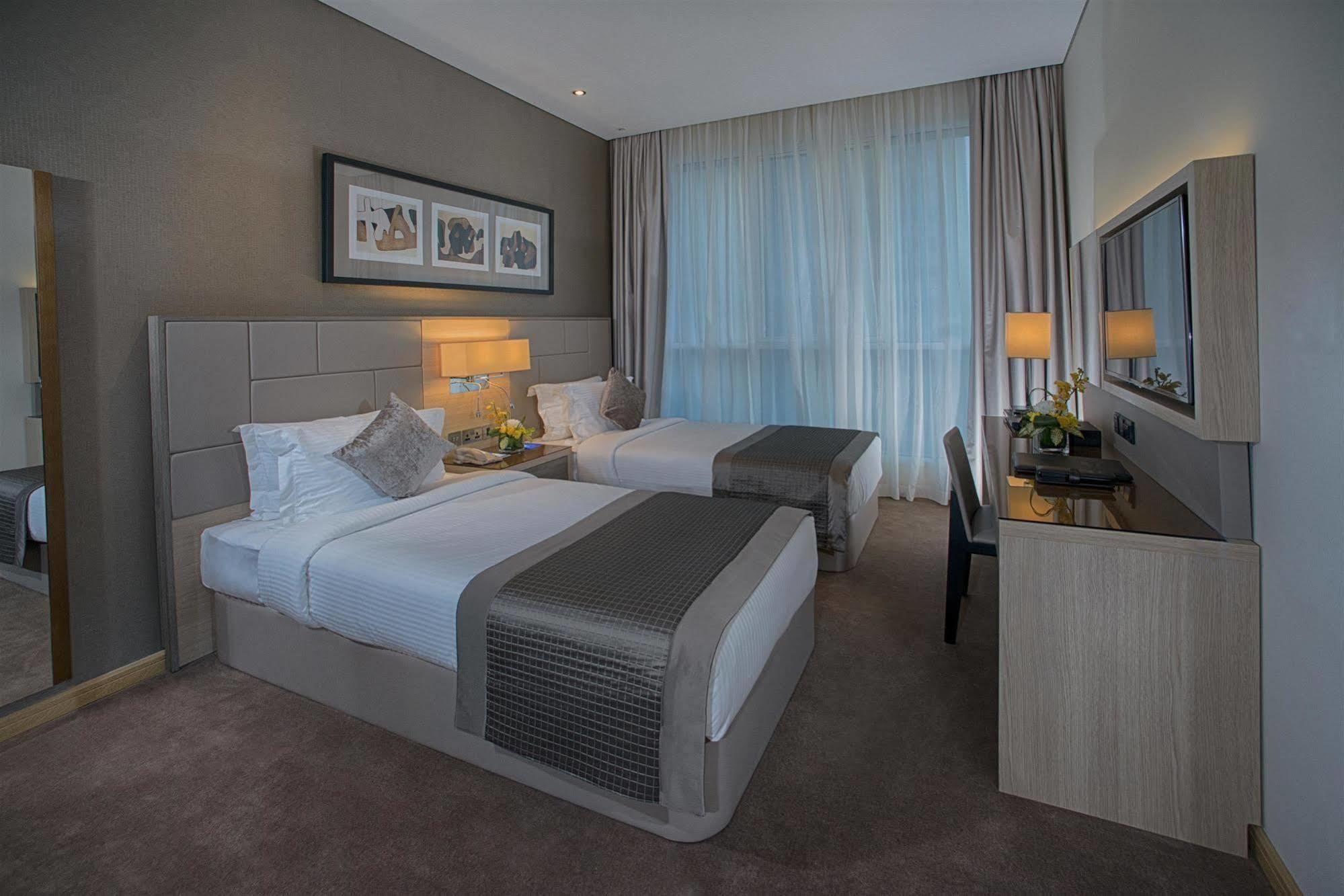Tryp By Wyndham Abu Dhabi City Center Exterior photo