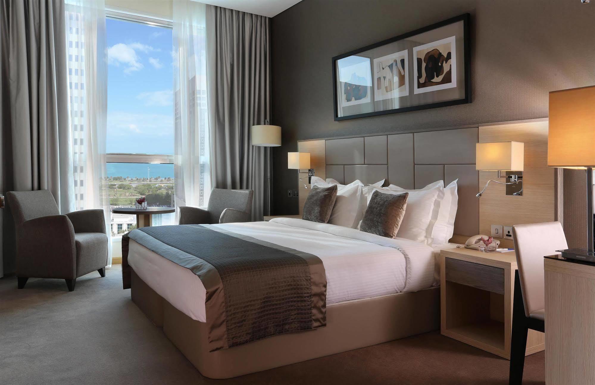 Tryp By Wyndham Abu Dhabi City Center Exterior photo