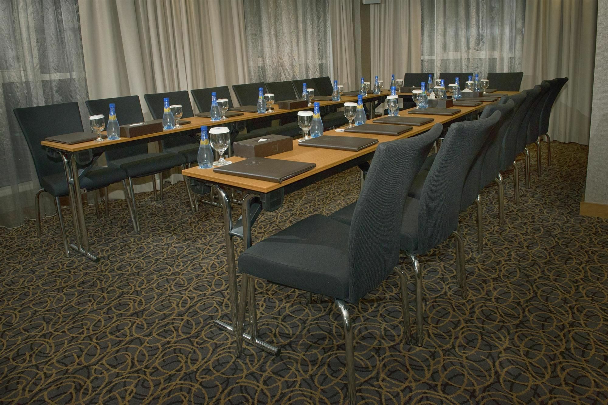 Tryp By Wyndham Abu Dhabi City Center Exterior photo